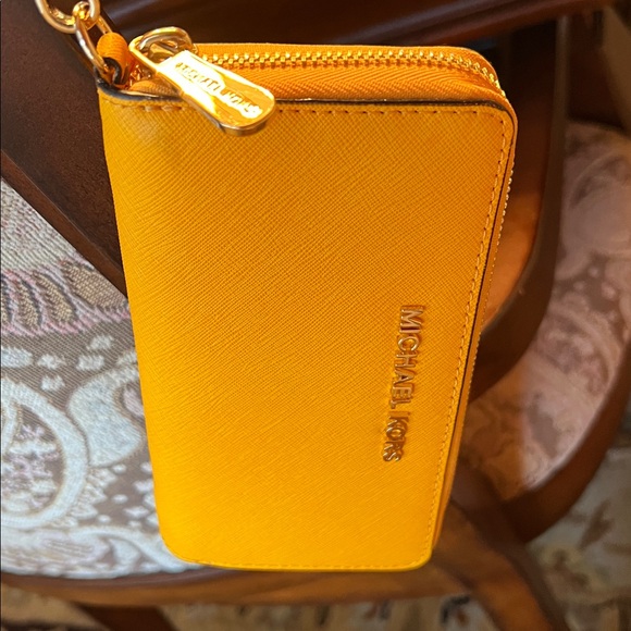 Michael Kors Marigold Wristlet Wallet with removable Wristlet  attachment EUC - Picture 9 of 12